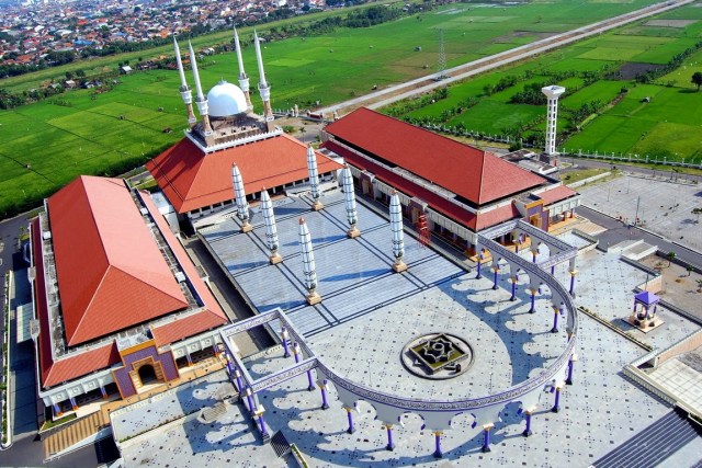 Masjid Agung Jawa Tengah (MAJT) - wisata semarang Masjid Agung Jawa Tengah (MAJT) - wisata semarang